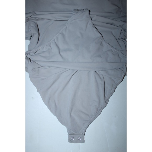 Skims Women's Large Light Gray Short Sleeve Stretchy Body Suit - Picture 10 of 11